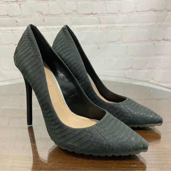 BCBG MAX AZRIA snake skin embossed leather pointy toe stiletto pumps 9.5 New - Picture 9 of 17